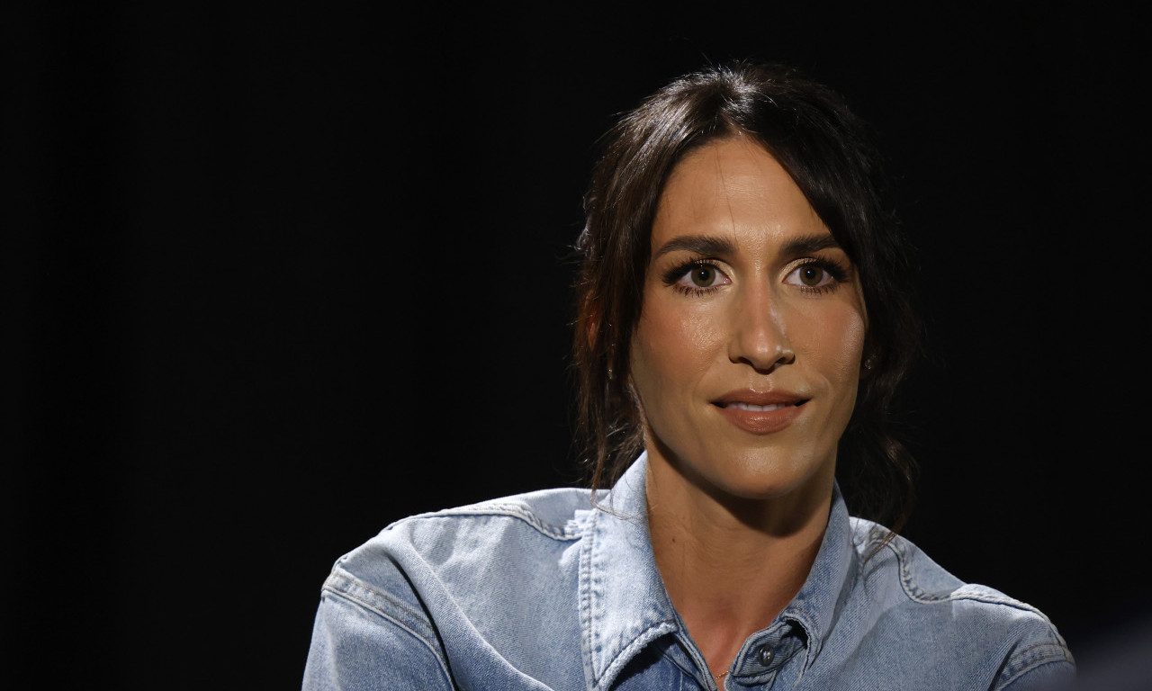 JELISAVETA JUČE UČILA ĆERKU DA SURFUJE, A DANAS PRED EVAKUACIJOM: Cunami pogodio Havaje, glumica preživljava dramu