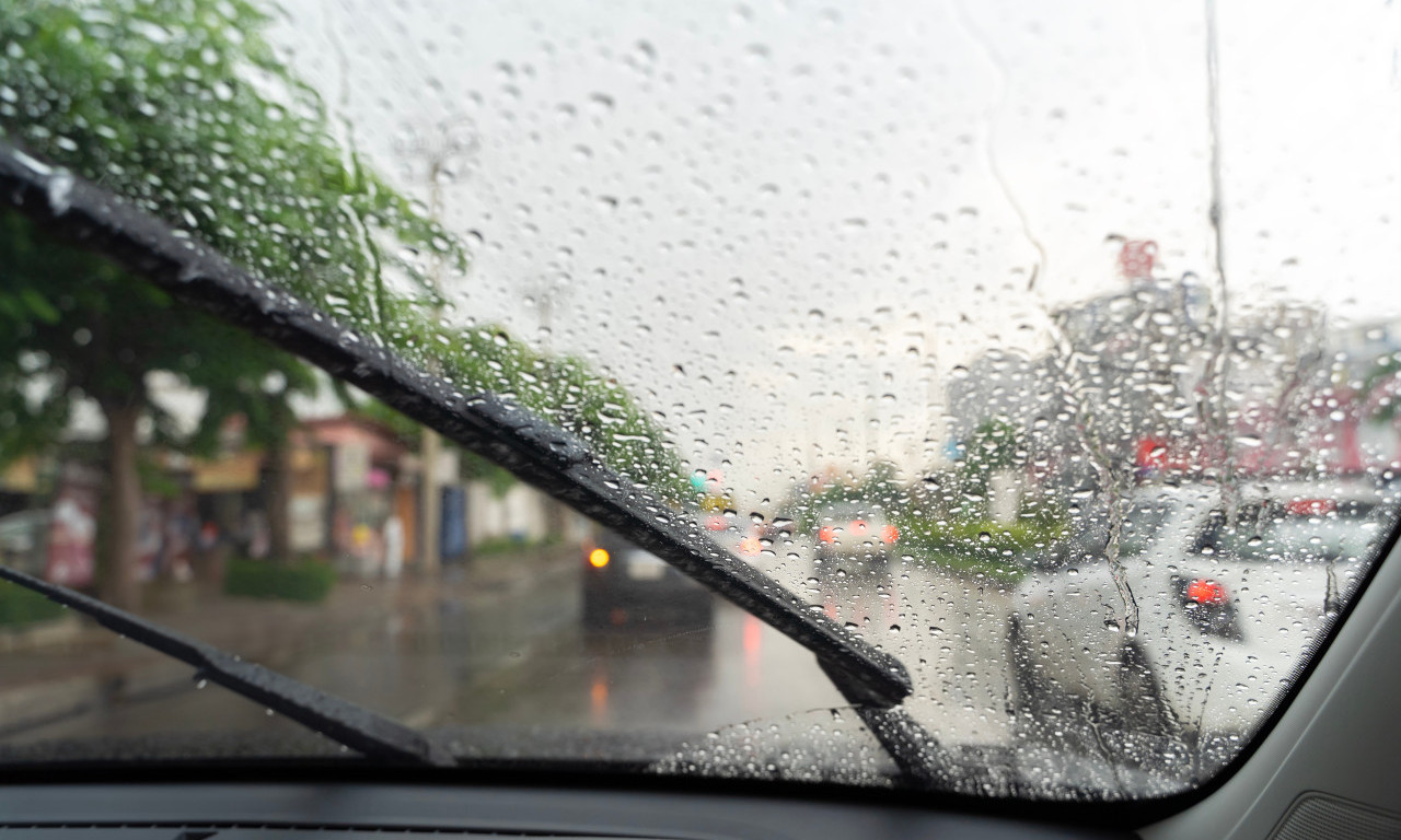 NEVREME U SRBIJI OSTAVILO POSLEDICE NA PUTEVIMA Upozorenje za sve koji kreću na put