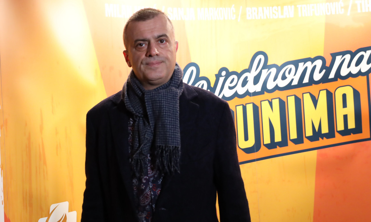 SERGEJ SA TAŠTOM U BIOSKOPU: Prva slika nakon incidenta - prava porodična idila (FOTO)