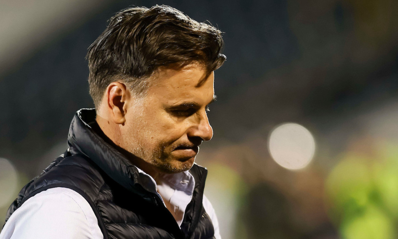 STANOJEVIĆ PODNEO OSTAVKU! Nakon što je Zvezda "zgazila" Partizan na terenu, navijači napravili POTPUNI HAOS