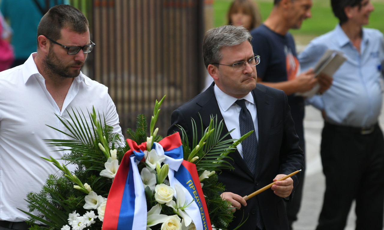 SAHRANJENA RADMILA ŽIVKOVIĆ! Predsednik Vučić poslao VENAC sa emotivnom porukom (FOTO)