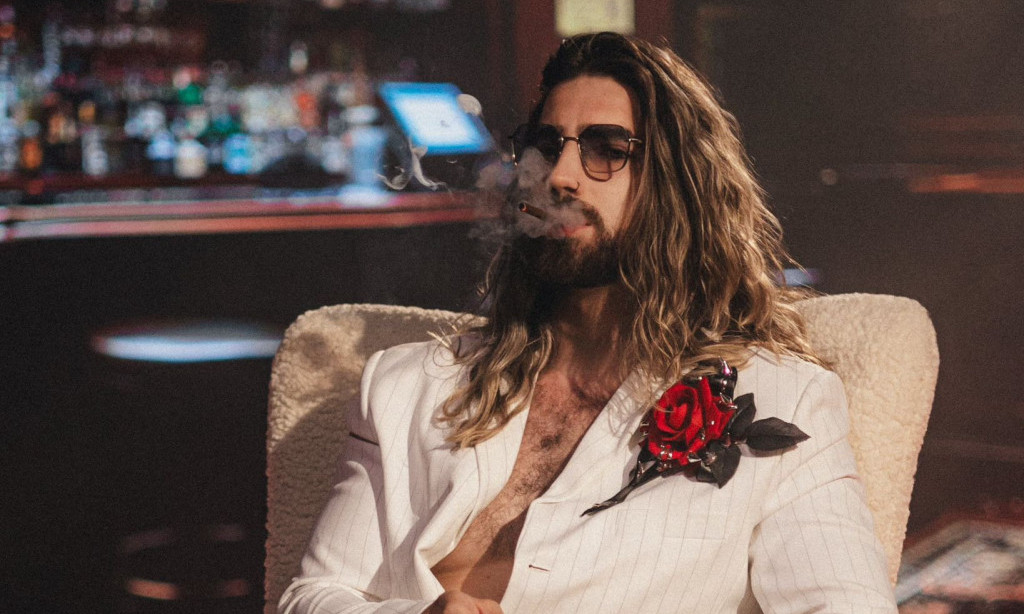 RADIKALNA PROMENA NASTUPA PRINCA OD VRANJA NA EVROSONGU Stefan u crvenom odelu, vatrena eksplozija i pevanje bez greške