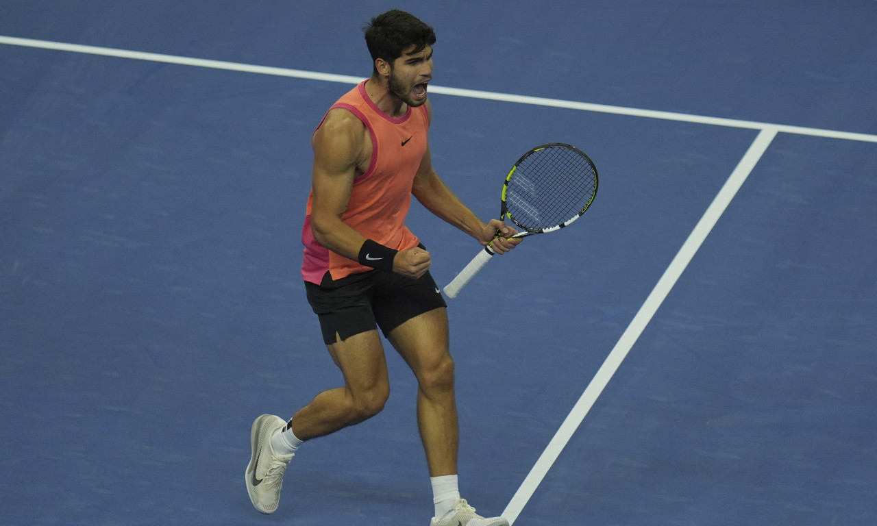 ALKARAZ I DALJE U IGRI ZA POLUFINALE: Savladao Rubljova za prvu pobedu za Završnom mastersu!