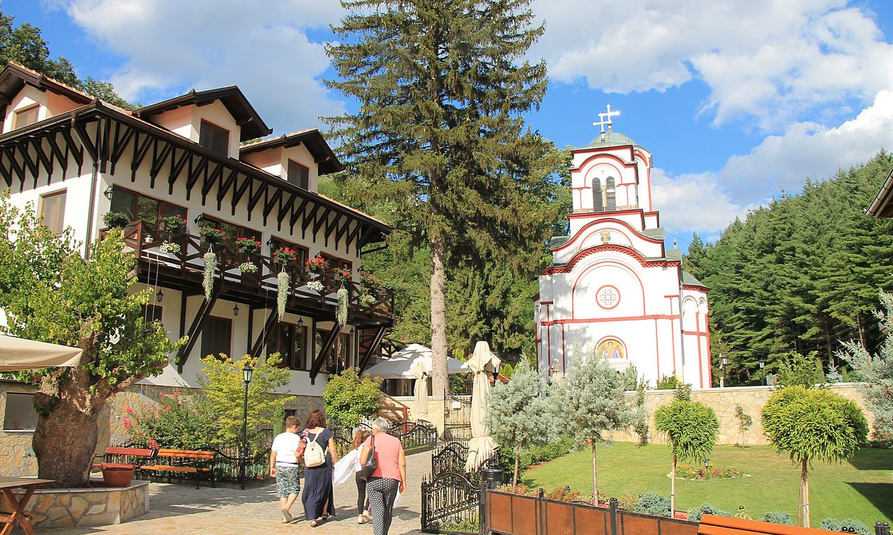 VELIKI DAN U MANASTIRU TUMANE Prvog juna reke vernika dolaze na poklonjenje, evo i zašto! (FOTO+VIDEO)