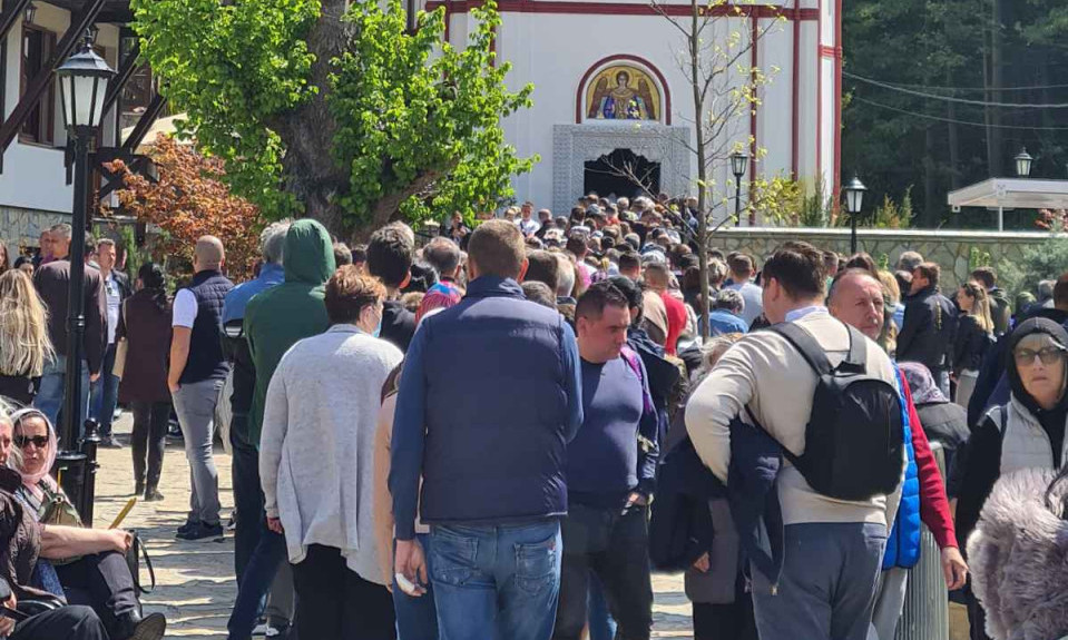 JER BOG JE LJUBAV U Tumane dolaze muslimani i katolici, pa i Aboridžini a otac Zosim svakoga sasluša