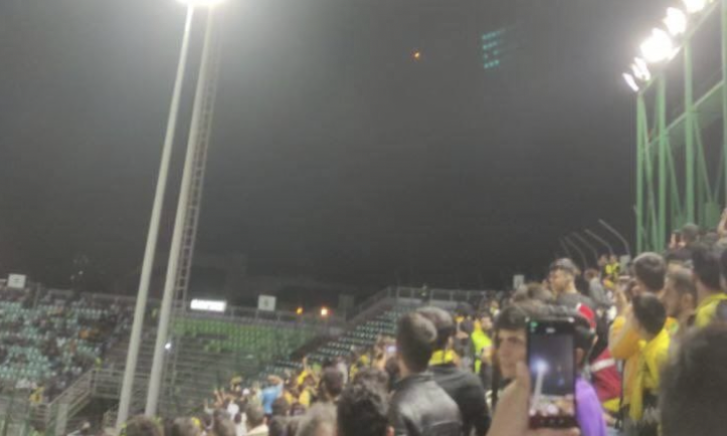 FUDBAL U DOBA RATA! GRANATE tutnjale iznad stadiona u toku MEČA LIGE ŠAMPIONA, sve se "zaledilo" u trenu (VIDEO)