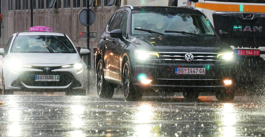 VOZAČI, PAŽNJA Zimski uslovi na putevima - poseban oprez na ovim deonicama