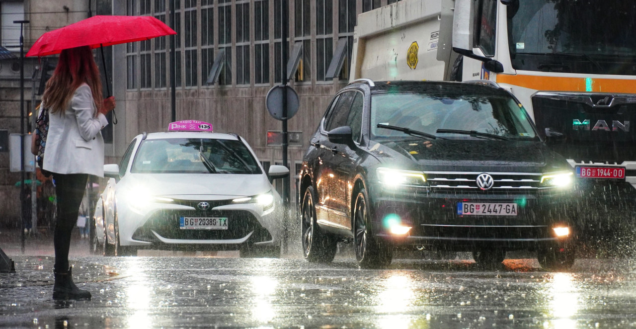 PLJUŠTI KIŠA U DELOVIMA BEOGRADA! Stiže li nevreme ili nagla promena vremena? Temperaturni rolerkoster pred nama