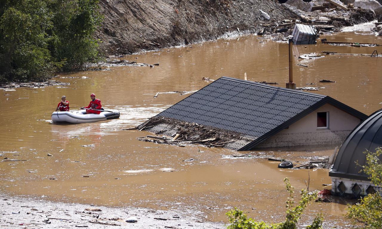 Spasioci i dalje tragaju za NESTALIMA. Još PRETI velika OPASNOST od ODRONA