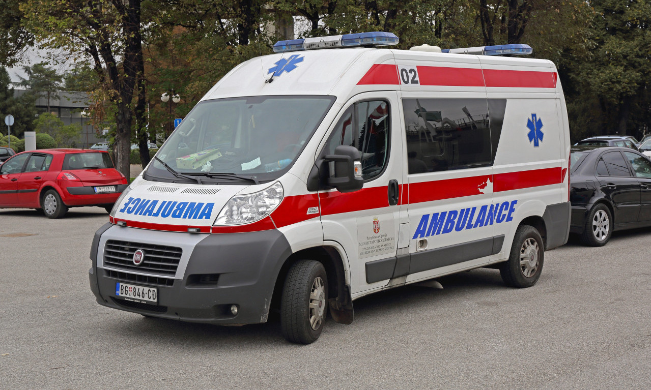 TROJE POVREĐENO U UDESU NA NOVOM BEOGRADU Ekipa Hitne pomoći reagovala na licu mesta