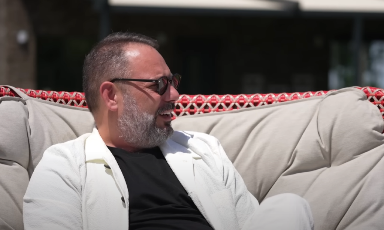 BRANKO BABIĆ TEŠKO POVREĐEN U SAOBRAĆAJCI "Kralj obrva" bio krenuo put Beograda