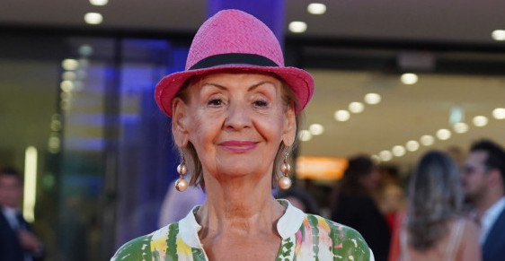LEPA LUKIĆ PRIMA TRI PENZIJE Na račun joj leže vrtoglava cifra