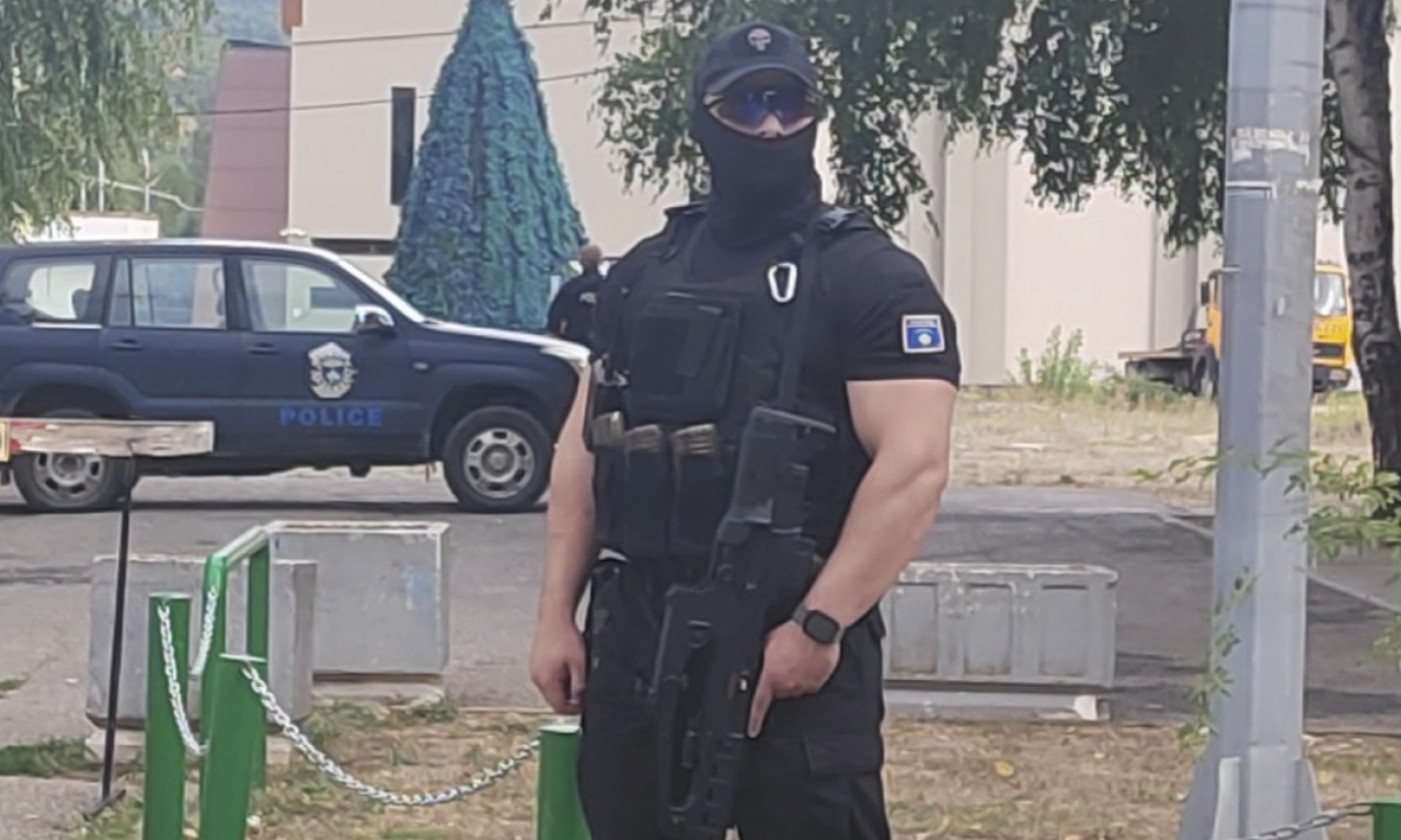 JOŠ JEDNA PROVOKACIJA NA KIM U selu Dobrotin kod Lipljana u blizini škole i obdaništa ispisani grafiti "UČK"