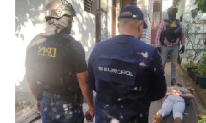 PRIKAZAN JEZIV SNIMAK UBISTVA ZORANA USKOKOVIĆA Ubica se prerušio u starca, pa hladnokrvno pucao (VIDEO)