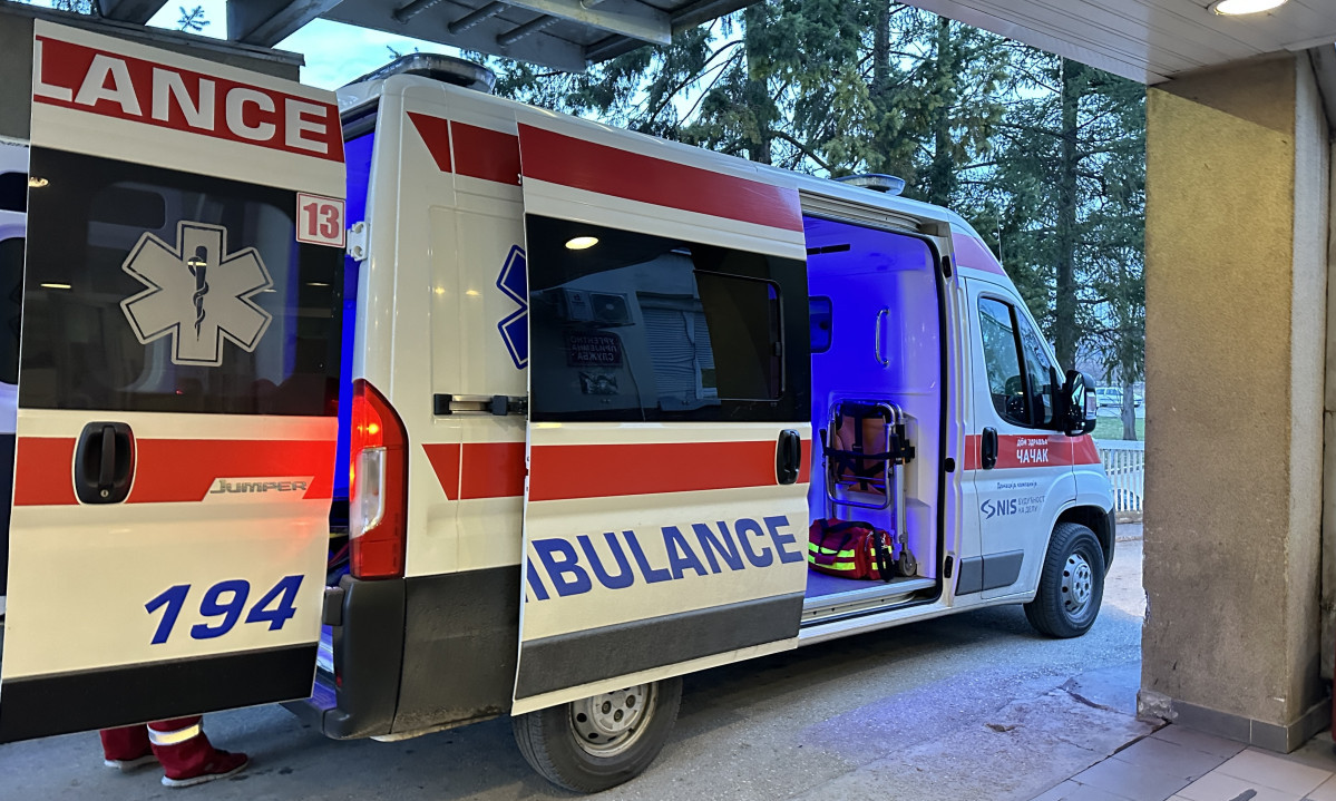 ŽESTOK UDES NA AUTOKOMANDI Teško povređen muškarac