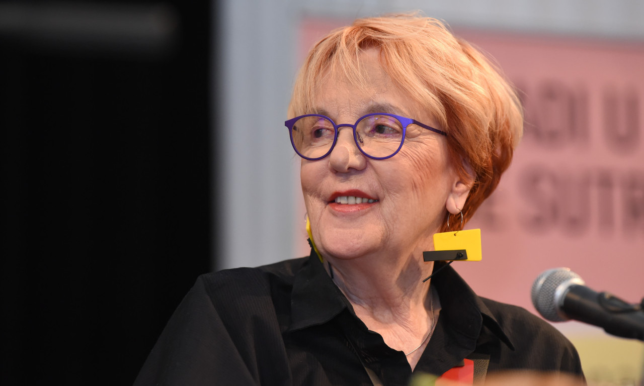 VEDRANA RUDAN OTKRIVA: "Udala sam se sa zujalicom na zadnjici" - čitulja čačanskih šanera je podsetila na Armani skandal