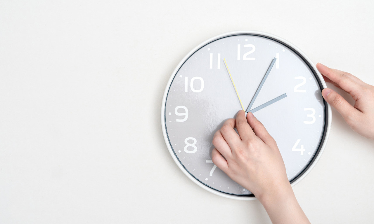 SADA JE I ZVANIČNO! Evo kada počinje letnje računanje vremena