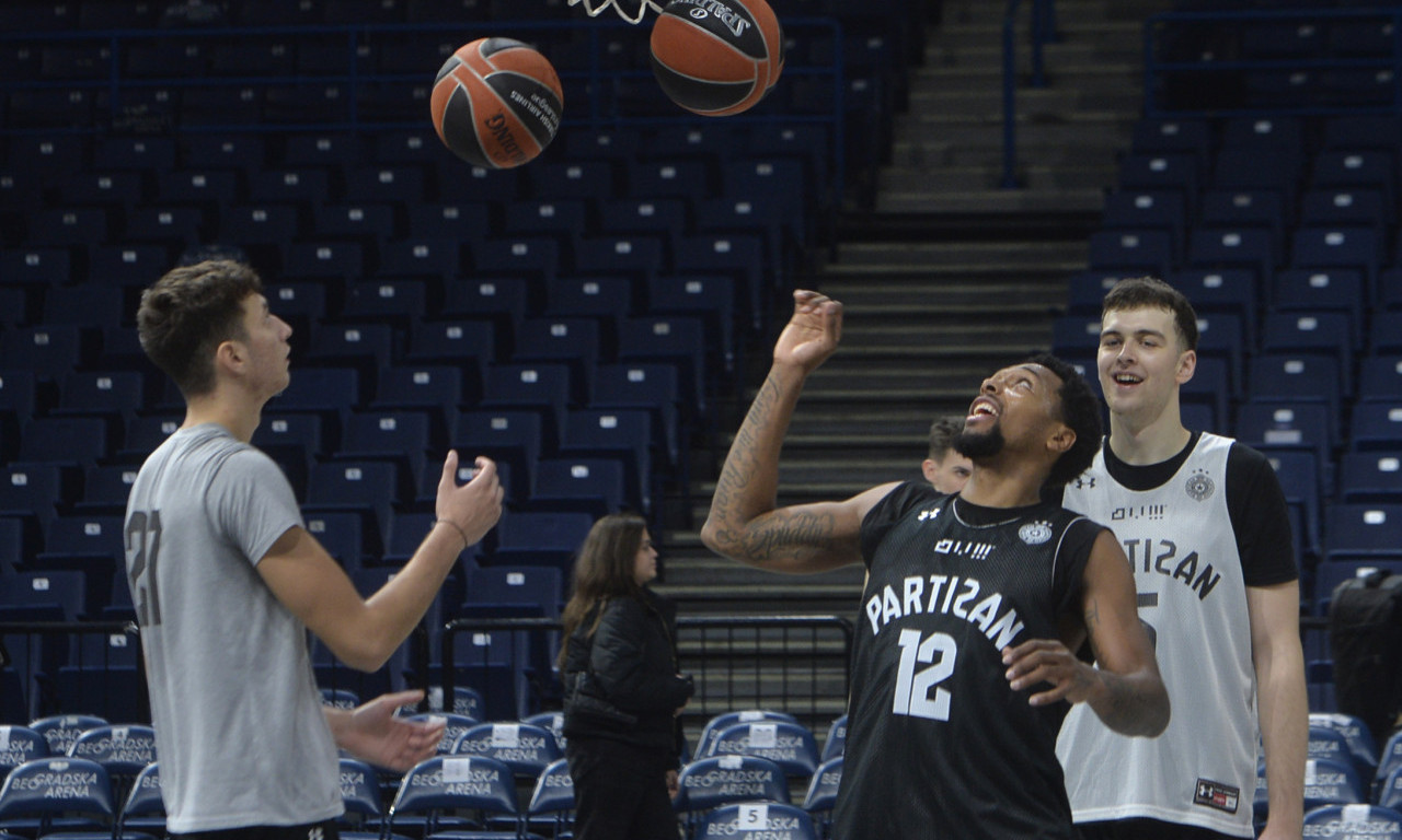 Fudbaleri Partizana posetili košarkaše! POGLEDAJTE kako je Željko Obradović dočekao fudbalere