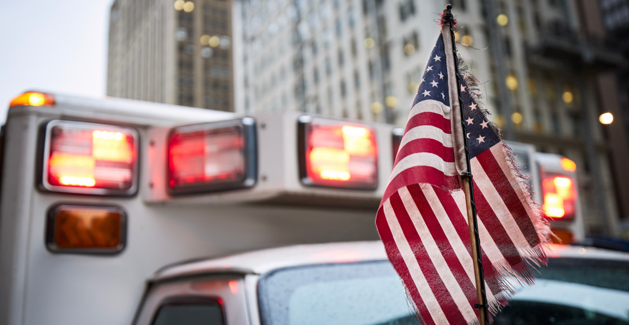 DVOGODIŠNJI DEČAK PAO SA 15. SPRATA ZGRADE Čudom je preživeo iz dva razloga!