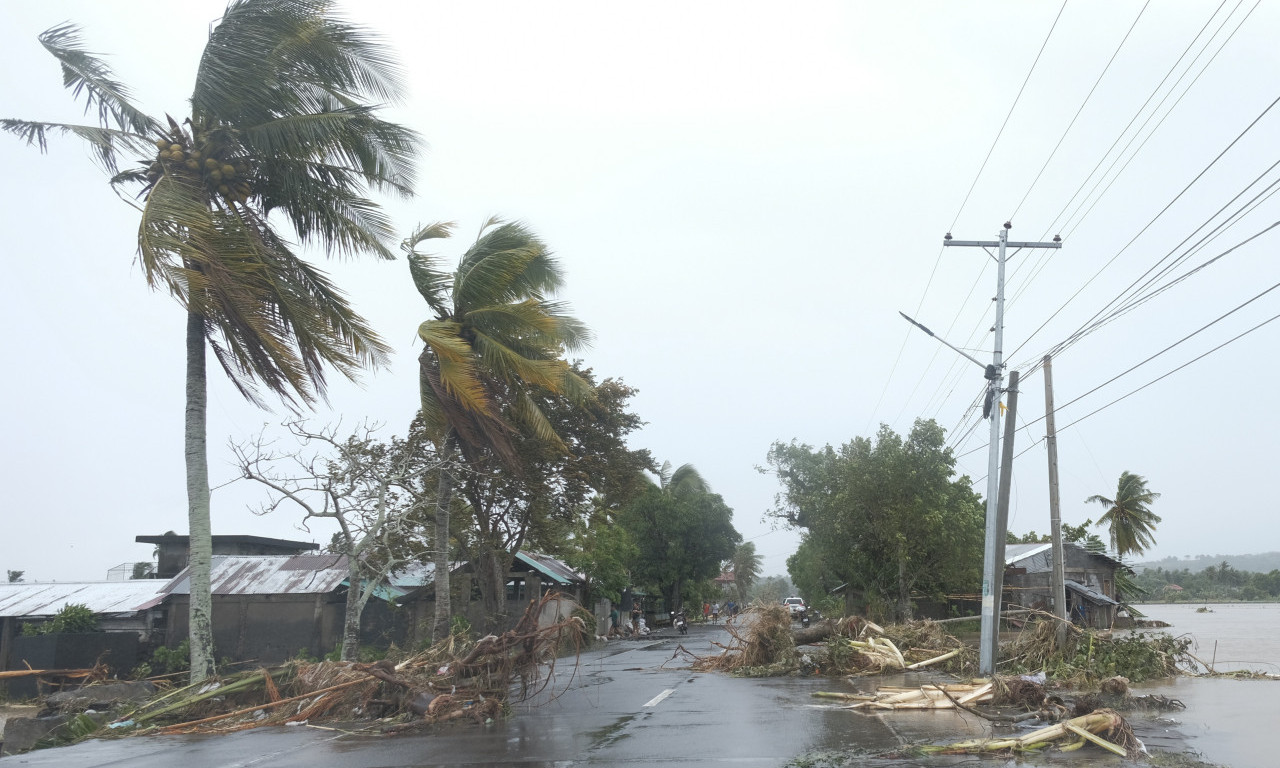 SUPERTAJFUN SE PRIBLIŽAVA! PANIKA RASTE Evakuisano skoro milion ljudi na Filipinima (VIDEO)