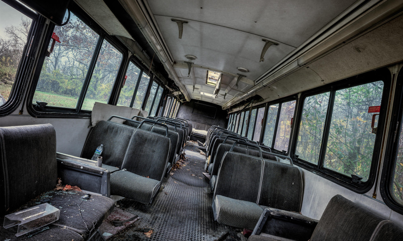 IMA MRTVIH! Prevrnuo se autobus kod prelaza Malo Trnovo (FOTO)