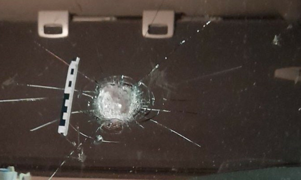 KAMENOVANA vozila na Ibarskoj magistrali! Vozaču kamiona POLOMILI REBRO! (FOTO)