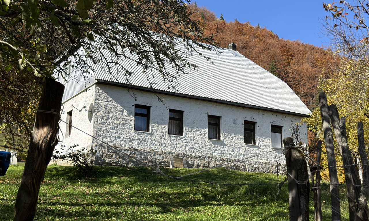 KUĆA BEZ PROZORA NA PRODAJU ZA 1,5 MILIONA EVRA Internet eksplodirao od komentara