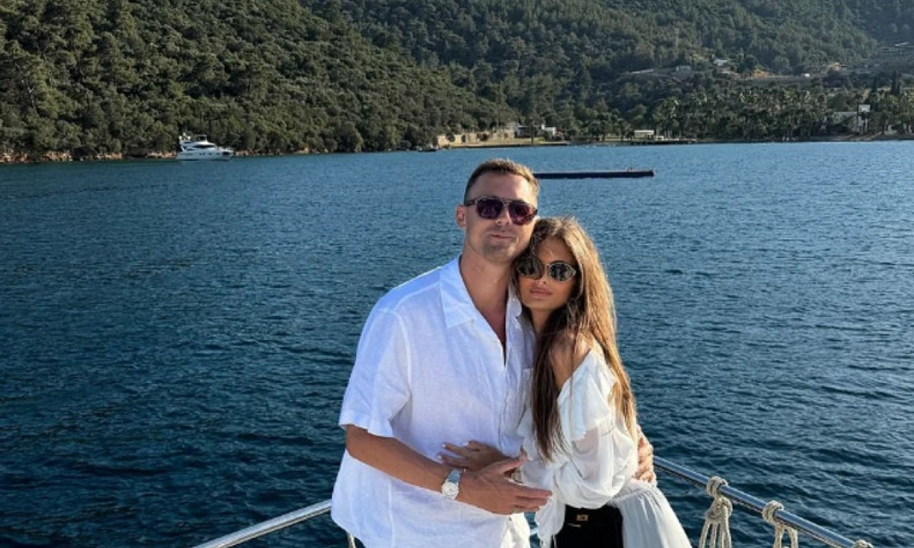 SUPRUGA NEMANJE MATIĆA NA RUCI NOSI DRAGULJE VREDNE 320.000 EVRA! Na ovaj prestižni sat se čeka godinama (FOTO)