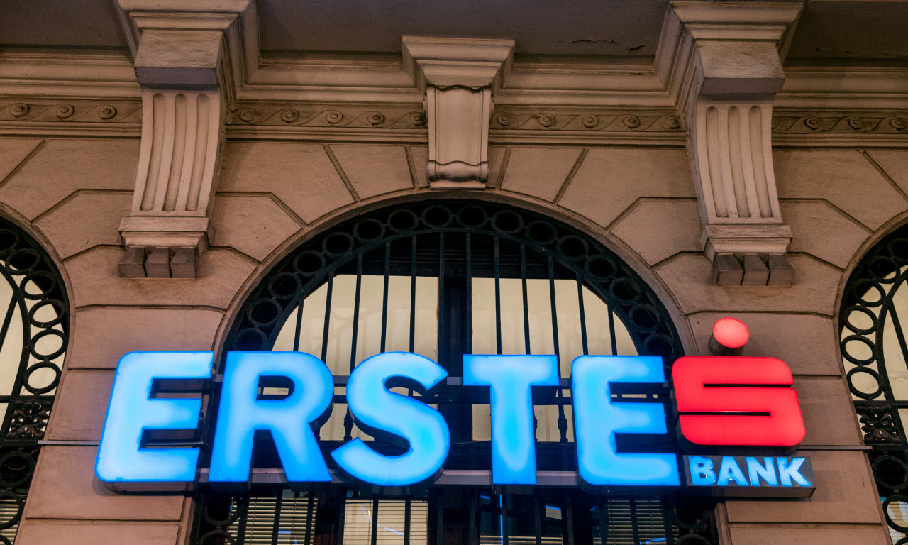 DRAMA ZBOG PADA SISTEMA ERSTE BANKE! Kartice ne rade, ljudi na putu ostali bez novca, goriva i hrane, banka ćuti!