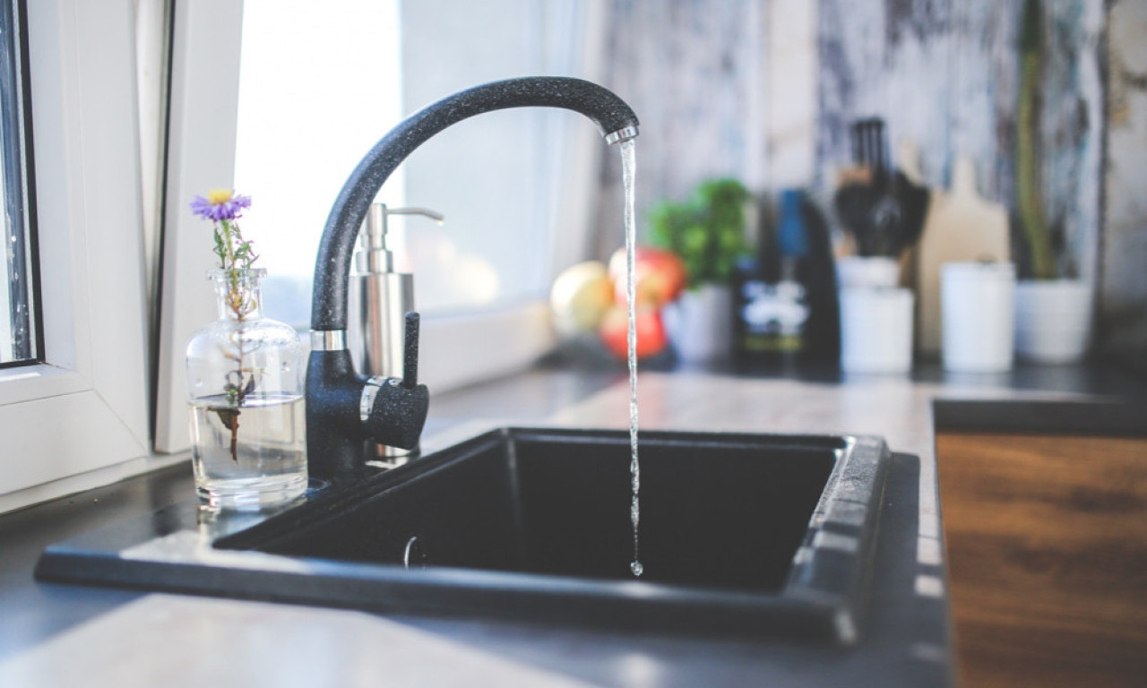EKSTREMNE VRUĆINE PRITISKAJU BEOGRAD Iz vodovoda apeluju na građane – da li ćemo ostati bez vode?