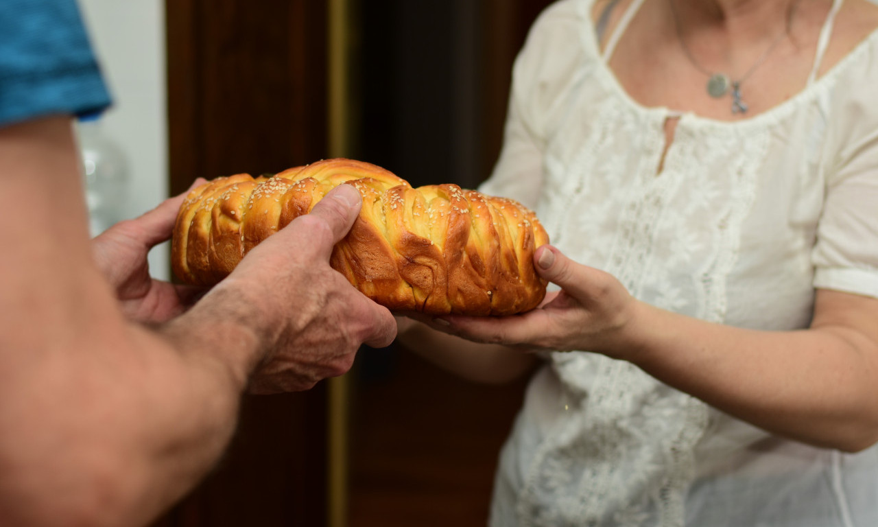 ŠTA URADITI SA SLAVSKOM POGAČOM I ŽITOM? Ako je nešto od hrane preostalo, nikako ne bacajte!
