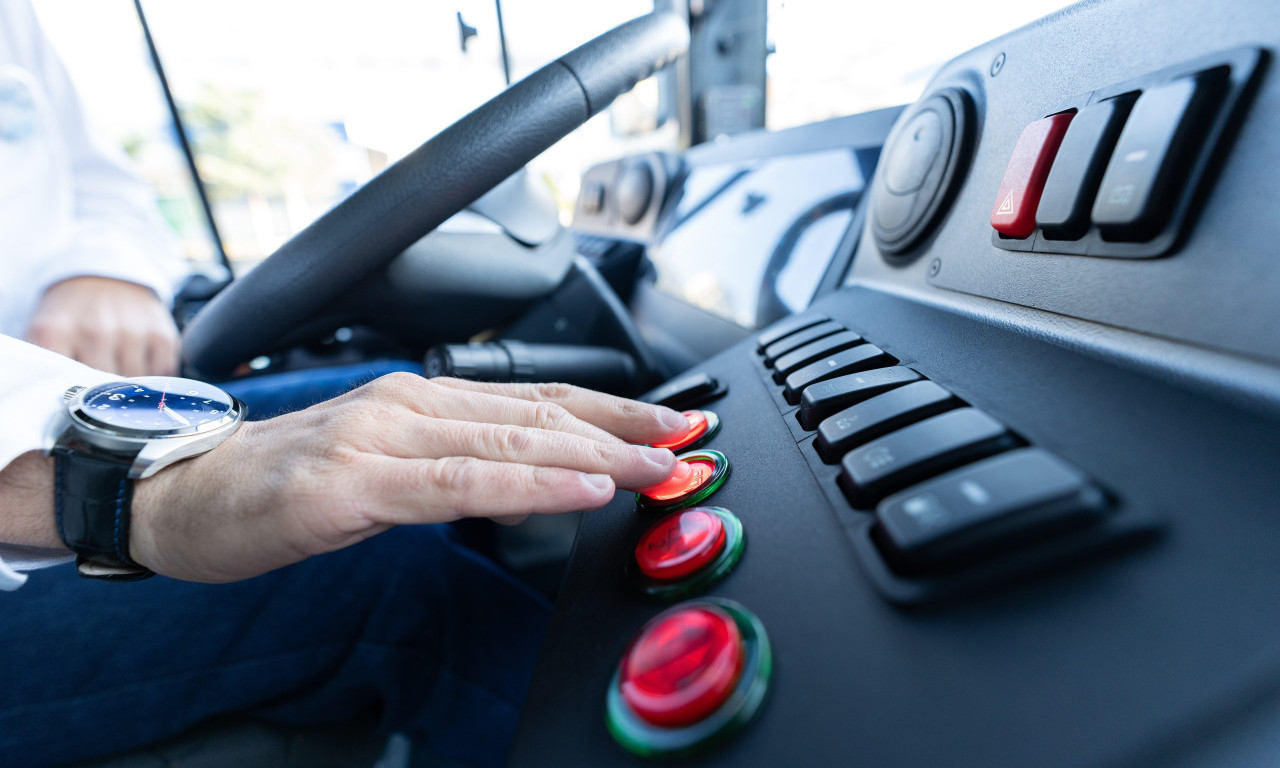 MUŠKARAC UKRAO GRADSKI AUTOBUS Vozio ga ulicama - evo kako je zaustavljen!