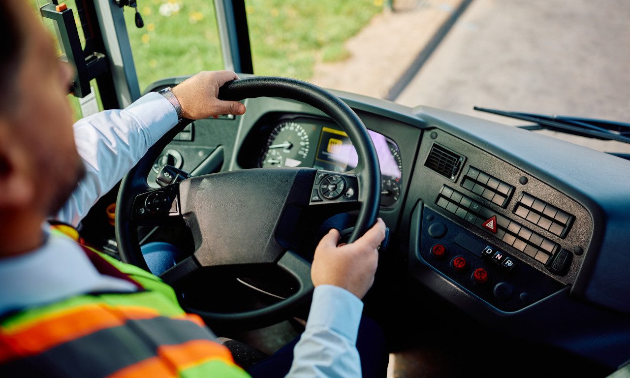 PIJANI VOZAČI U DVA AUTOBUSA ZA PREVOZ DECE Jedan vozio mališane iz vrtića na izlet!