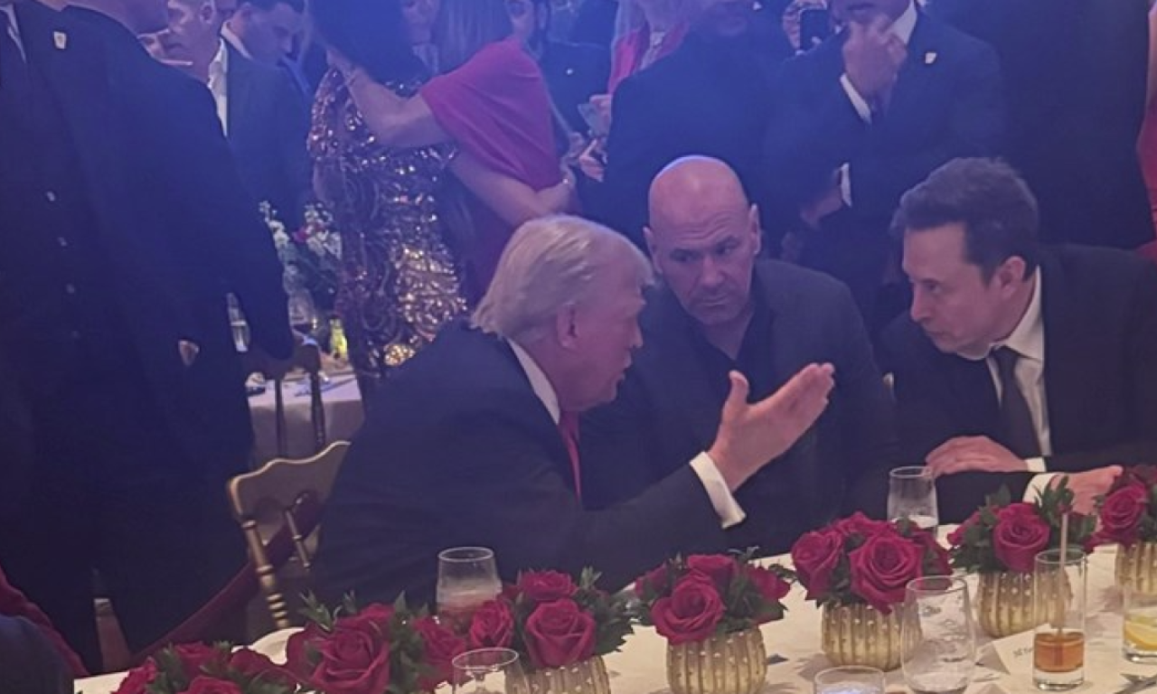 "NAJSKUPLJA" SLIKA SA IZBORA U AMERICI! Pogledajte u čijem je društvu Donald Tramp dok se zemlja trese (FOTO)