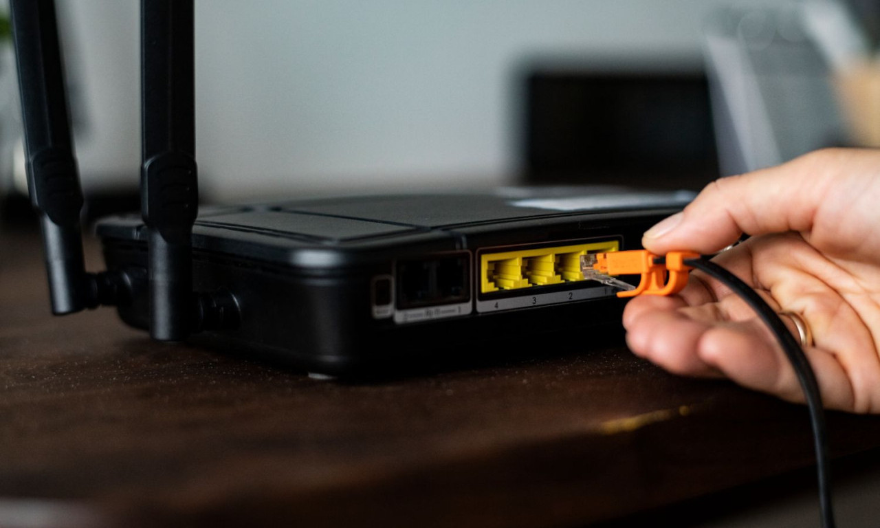 NSA UPOZORAVA SVE KOJI IMAJU WI-FI: Jednostavan potez može da zaštiti vaš ruter od hakera, evo šta treba da uradite