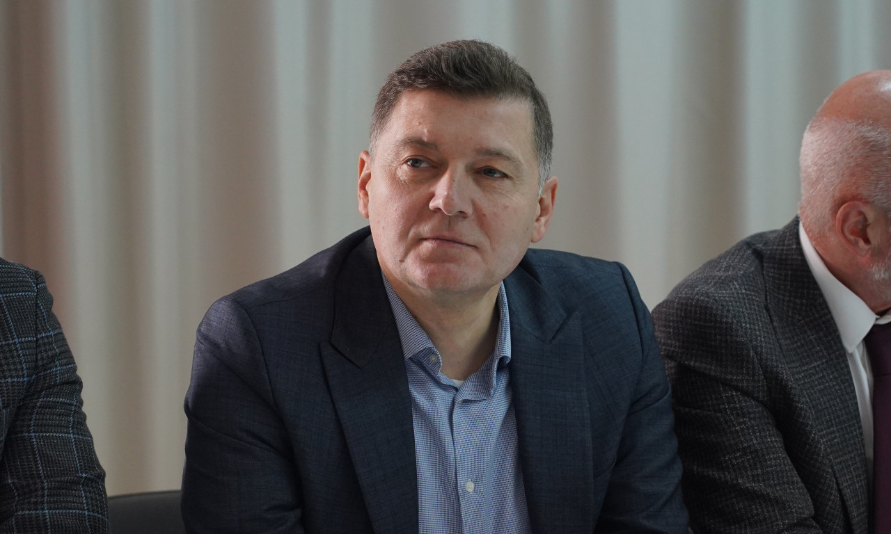 SVE ĆE OBEĆATI SAMO DA SE DOČEPA VLASTI Evo kako opozicija obmanjuje studente!