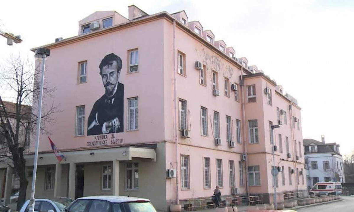 "LIŠIĆU VAS ŽIVOTA" Čovek u Surčinu vitlao nožem, pa smešten u "Lazu Lazarevića"! Pogledajte koga je napao