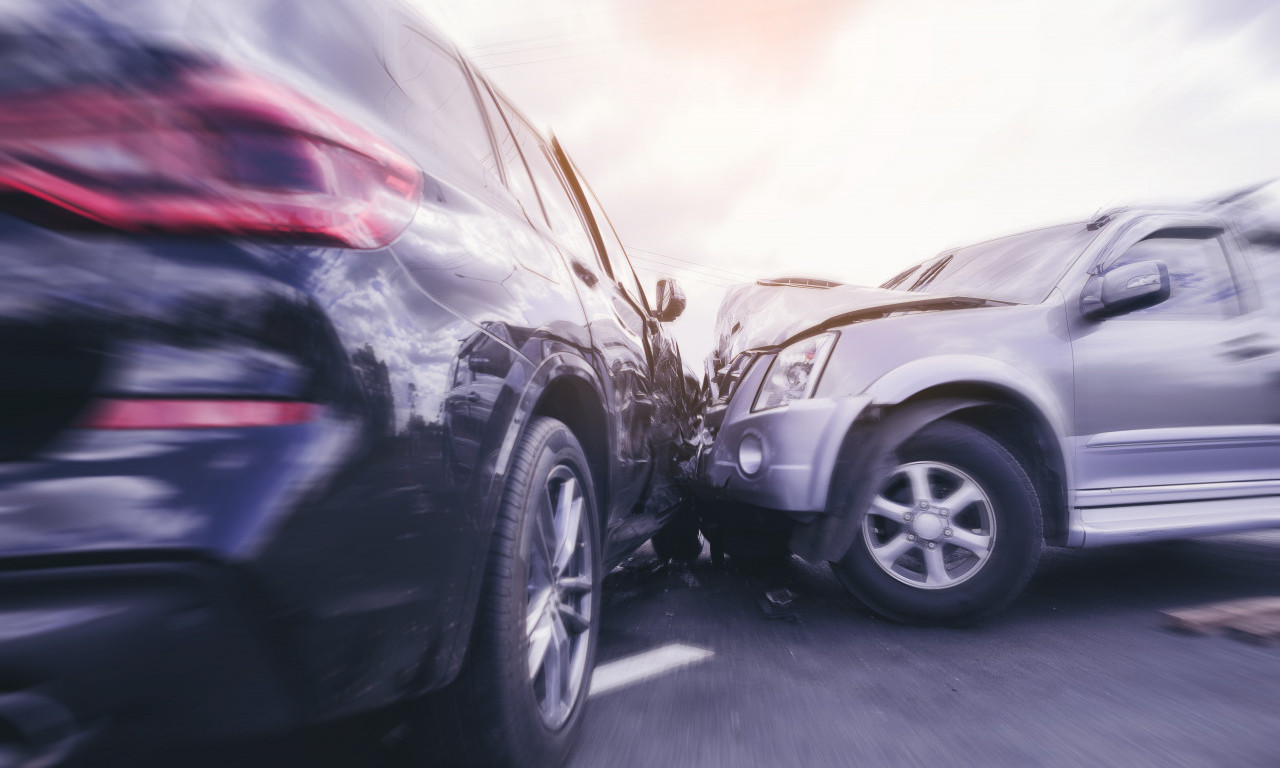 JEZIVA NESREĆA KOD KOVAČICE! Automobil prešao u suprotan smer, vozač poginuo