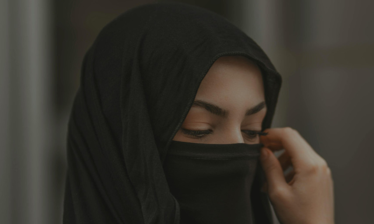 U KABULU ŽENAMA ZABRANJEN ODLAZAK KOD FRIZERA S druge strane, estetski zahvati i botoks tamo vrlo popularni, evo šta se traži