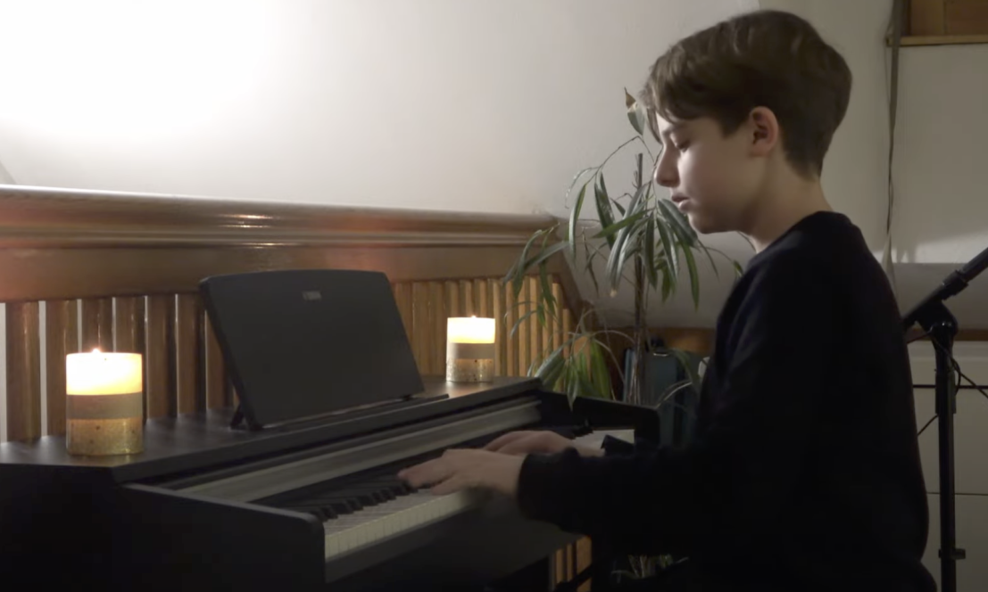 ZA UBIJENIM DEČAKOM U RIBNIKARU PLAČE CEO SVET Potresna poruka svetskog umetnika za malog Andriju kida dušu (FOTO)