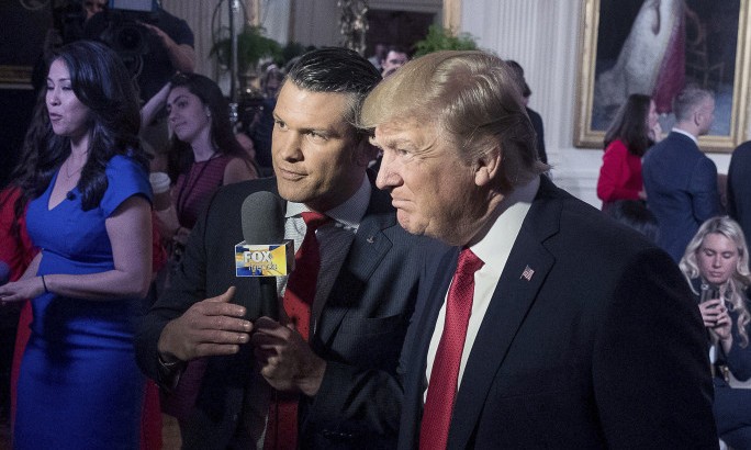 LEP, ZGODAN I USPEŠAN, ŽENE ĆE ODLEPITI ZA NJIM Ovaj voditelj i vojnik je Trampov novi ministar odbrane?