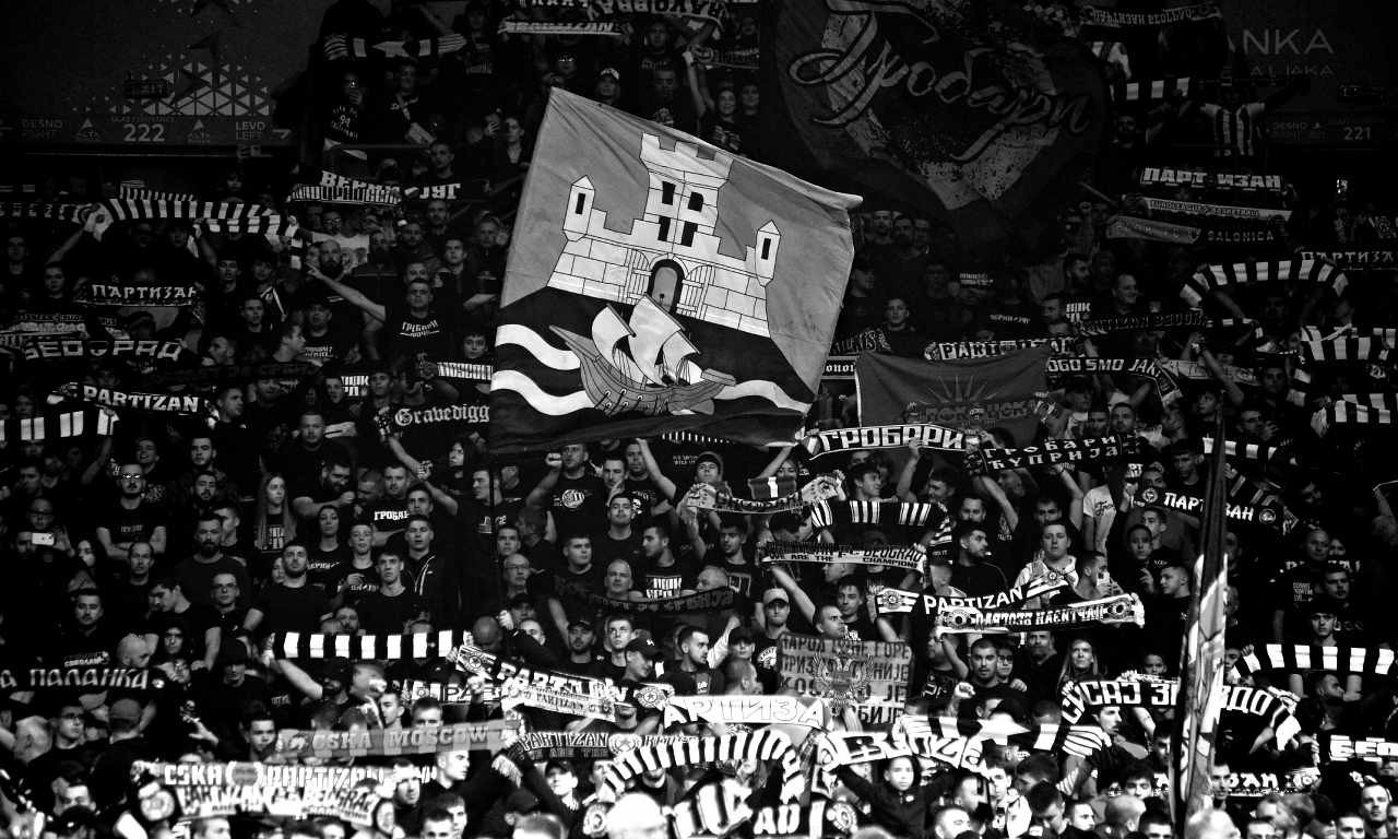 "NAŠE MISLI I SRCA SU SA PORODICAMA ŽRTAVA" Saopštenje KK Partizan povodom stravične nesreće i smrti 7 navijača PAOK-a