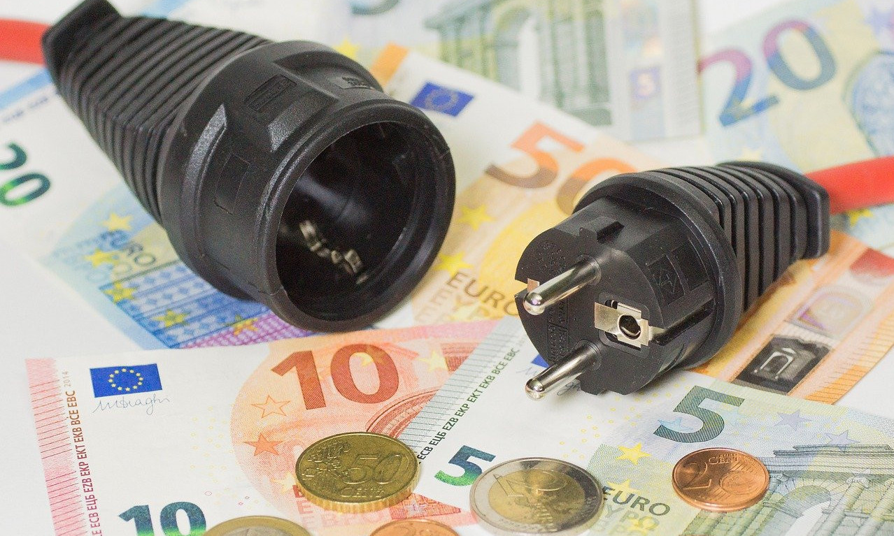 EVO KAKO DA PREPOLOVITE RAČUNE ZA STRUJU! Ovi uređaji "gutaju" pare, a da toga niste ni svesni