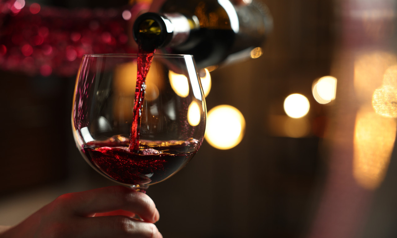 OVA FLAŠA VINA KOŠTA KAO 7 STANOVA U BEOGRADU Upravo je oboren rekord za najskuplje vino na svetu!