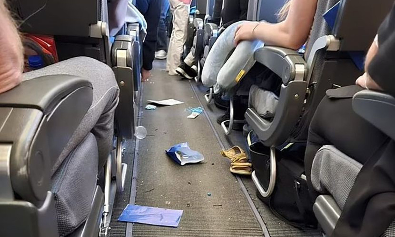 DOJAVA O BOMBI ZALEPLJENA NA VRATIMA TOALETA Potpuni haos na aerodromu - pilot odmah zaustavio avion!