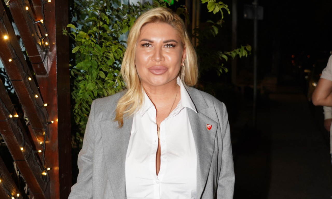 DEA ĐURĐEVIĆ OBJAVILA MISTERIOZNU PORUKU: Godinu dana posle raskida sa Mladenom: "Nemoj mi ti o lojalnosti" (FOTO)