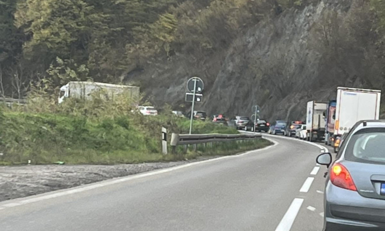 KRENULE KILOMETARSKE KOLONE: Počeo krkljanac na putevima posle praznika, evo gde je kritično (VIDEO)