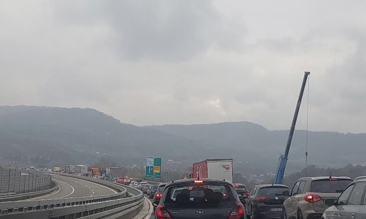 JOŠ JEDAN TALAS PRAZNIČNIH GUŽVI NA PUTEVIMA Ako se vraćate ovuda, obratite pažnju