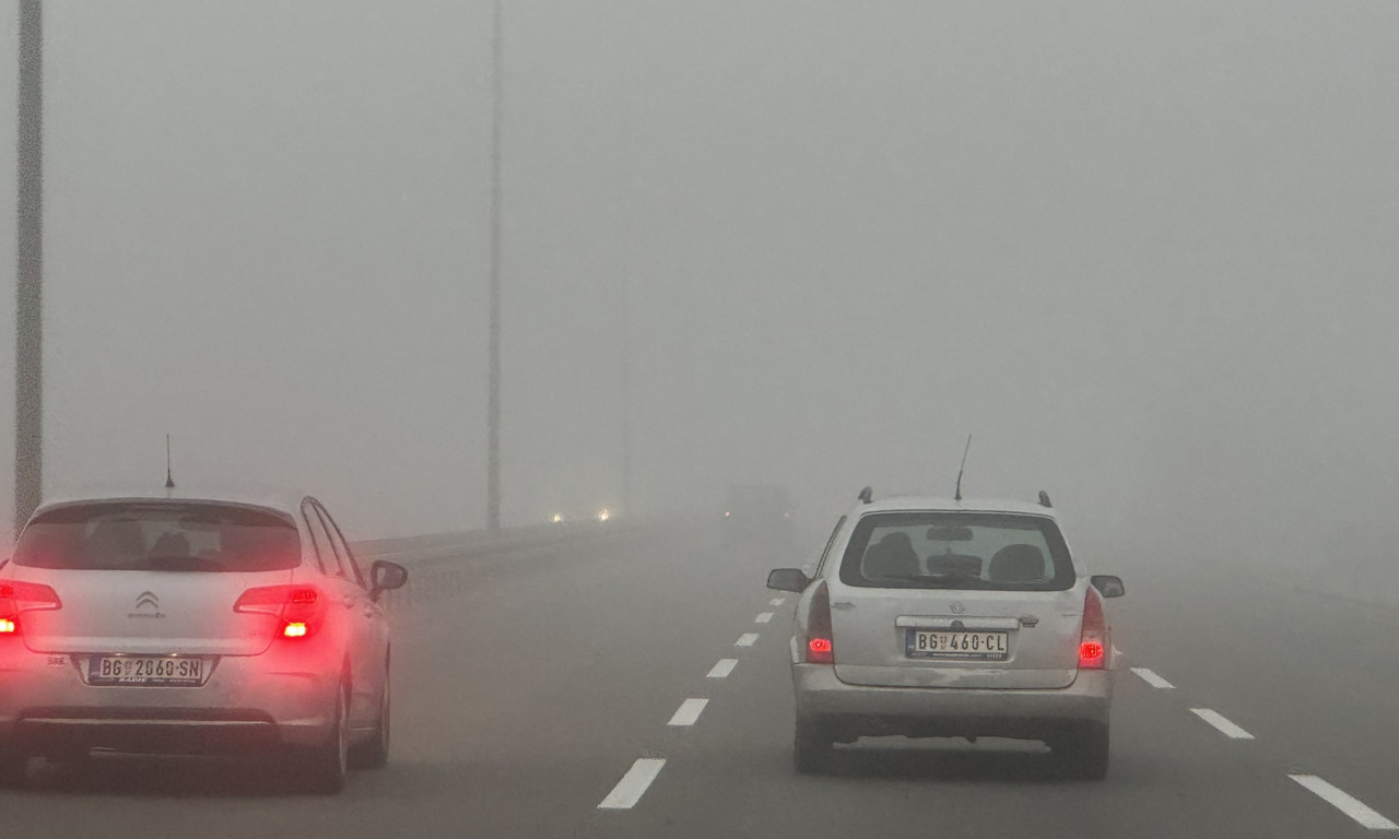 OPREZ! NE VIDI SE PRST PRED OKOM Gusta magla od jutros pravi probleme u saobraćaju