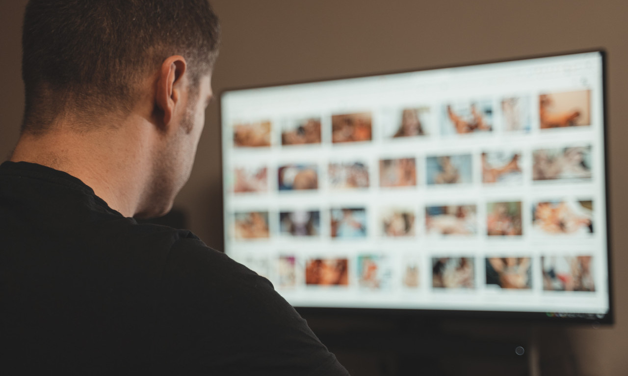 UHAPŠEN MUŠKARAC KOJI JE DECU ISKORIŠĆAVAO ZA PORNOGRAFIJU Jeziv slučaj koji je uznemirio javnost